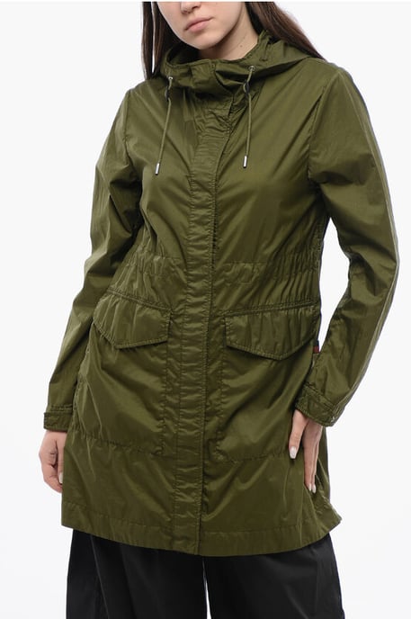 Einfarbige CHANNEL Windbreaker-Jacke mit Kapuze in Grün - Image 1