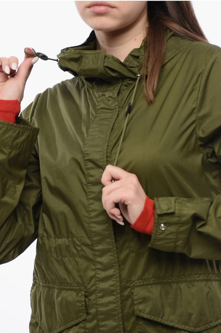 Einfarbige CHANNEL Windbreaker-Jacke mit Kapuze in Grün - Image 3