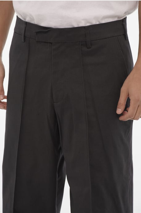 LIAM Chinohose mit normaler Taille und 4 Taschen in Grau - Image 3