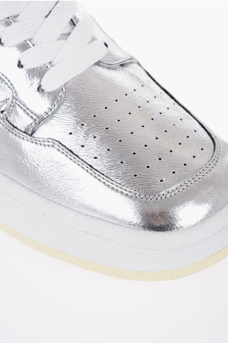 MM6 Niedrige Sneakers mit Metalleffekt in Silber - Image 4