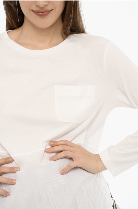 Rundhals-T-Shirt mit Brusttasche und Seitenschlitz in Weiß - Image 3