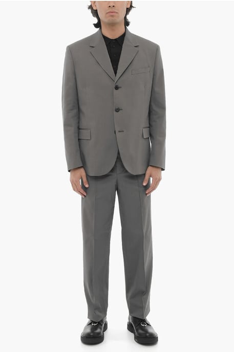 Slim Fit Anzug mit 3 Knöpfen, Seitenschlitzen und Revers in Grau - Image 1