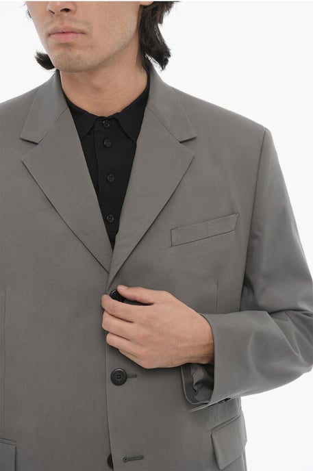 Slim Fit Anzug mit 3 Knöpfen, Seitenschlitzen und Revers in Grau - Image 3