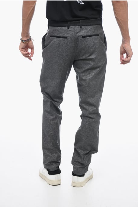 Glitzernde Schneiderhose mit Satindetails in Silber - Image 3