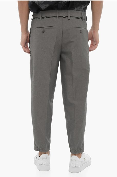 Regular Fit Slim Fit Hose mit Gürtelschlaufen in Grau - Image 4