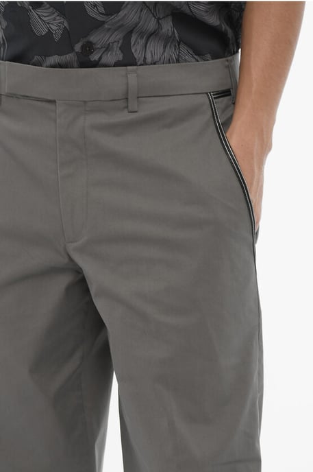 Regular Fit Slim Fit Hose mit Gürtelschlaufen in Grau - Image 3