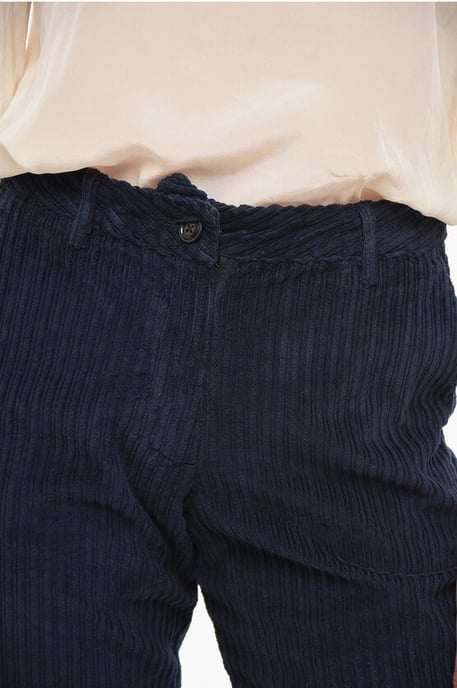 Cordhose in weiter Passform in Blau - Image 3