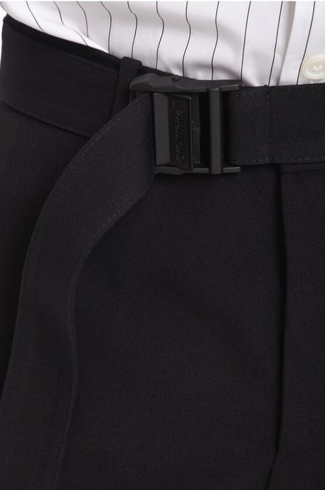 SEASONAL BUCKLE DRY Wollhose mit Gürtel in Schwarz - Image 4