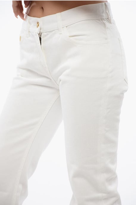 Straight Fit Jeans mit gesticktem Logo in Weiß - Image 3