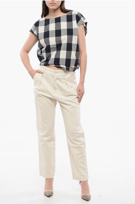 Mom Fit Jeans mit einfacher Bundfalte und Gürtelschlaufen 14 cm in Weiß - Image 4