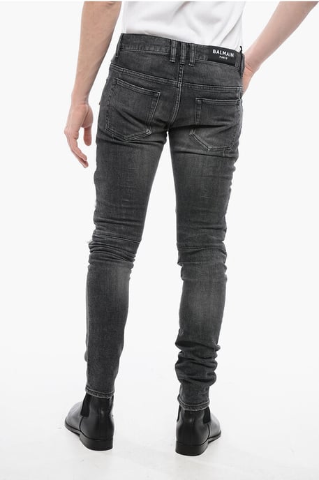 Distressed-Jeans mit mehreren Taschen und Biker-Einsätzen aus Leder 1 in Grau - Image 2