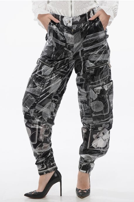 Bedruckte XRAY NY Cargohose in Schwarz - Image 1