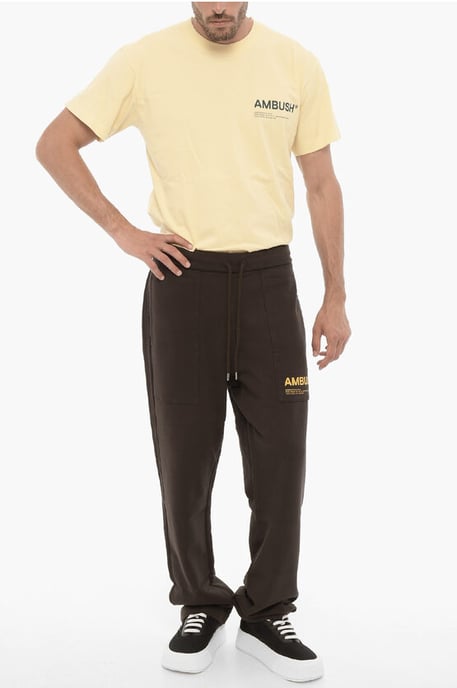 Jogginghose aus gebürsteter Baumwolle mit kontrastierendem Logo in Braun - Image 4