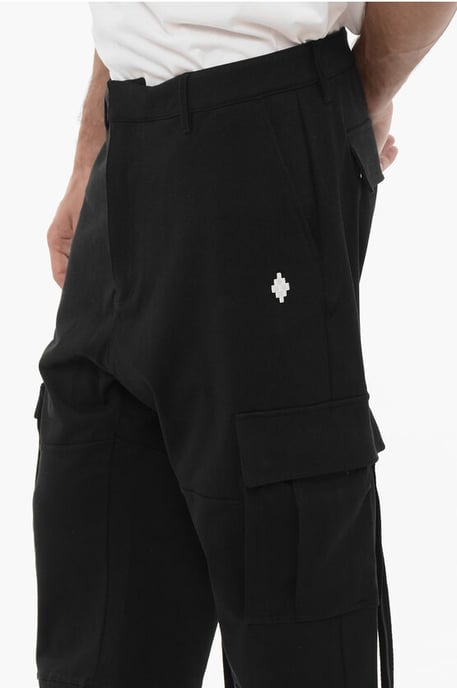 Einfarbige Cargo-Jogginghose mit kontrastierender Stickerei in Schwarz - Image 2