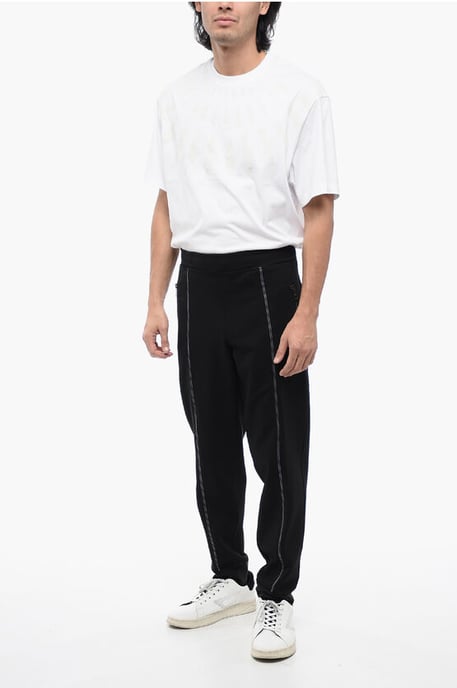 Schwarze Jogginghose aus Viskosemischung mit Tape-Detail im Tape-Fit - Image 3