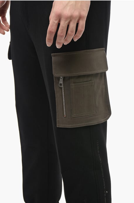 Cargo-Jogginghose aus gebürsteter Baumwolle mit kontrastierenden Taschen in Schwarz - Image 3