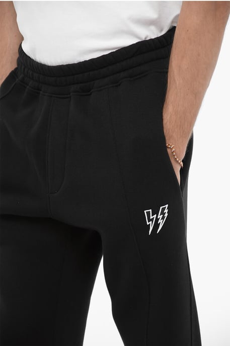 Locker geschnittene Jogginghose aus Fleece-Baumwollmischung mit Thunderbolt-Stickerei in Schwarz - Image 3