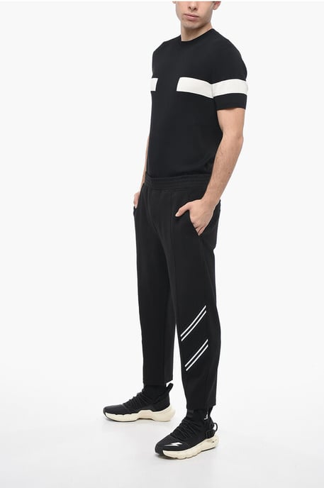 REM + VARSITY Jogginghose mit einfacher Bundfalte und schmaler Passform - Image 4