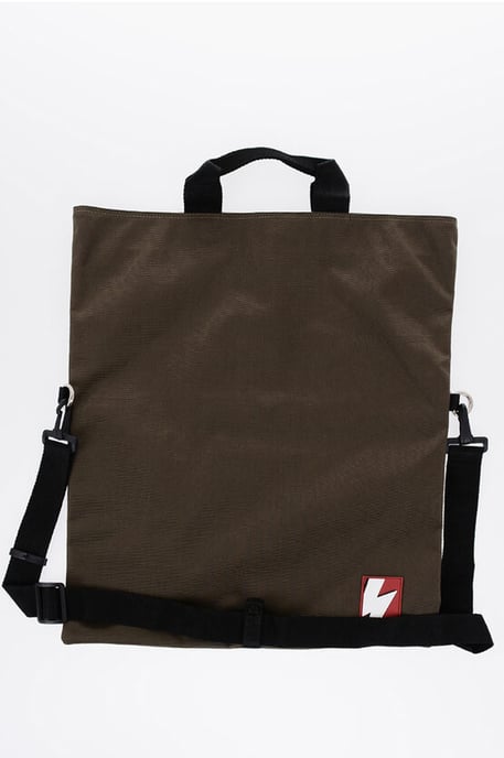 TwoTone Maxi Bag mit abnehmbarem Schultergurt in Grün - Image 1