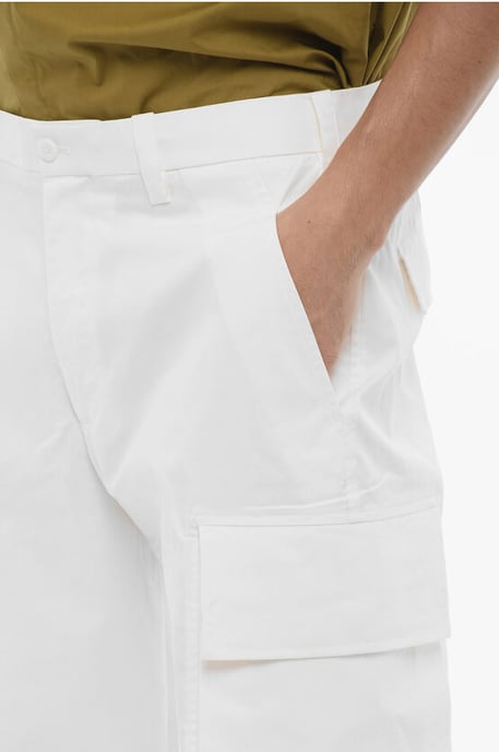 Loose Fit Cargohose mit Gürtelschlaufen in Weiß - Image 3