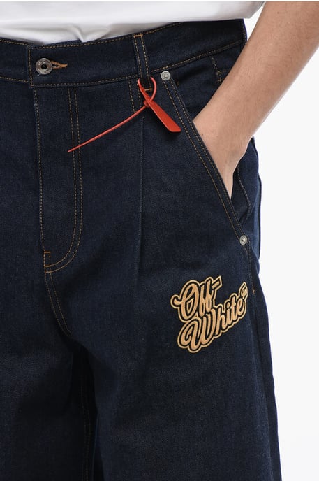 Baggy Fit Jeans mit einfacher Bundfalte und gesticktem Logo, 28 cm, in Blau - Image 3