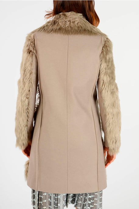 MM1 Alpaka Echtpelzmantel in Beige - Image 2
