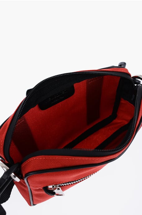Gürteltasche aus Nylon mit geprägtem Logo-Patch in Rot - Image 4