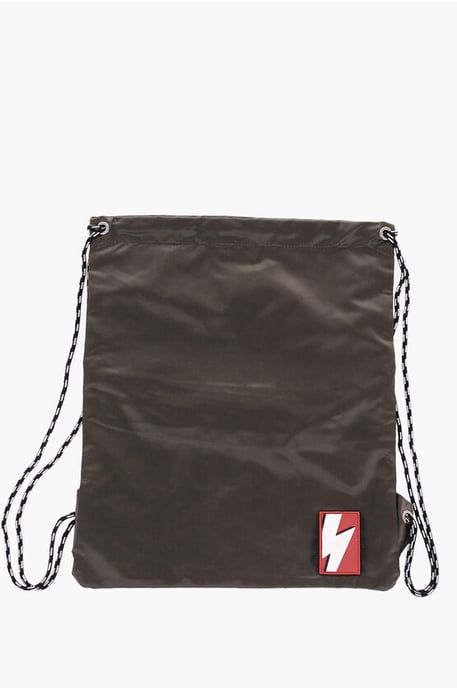 Einfarbiger Nylon-Rucksack mit Kordelzug in Grün - Image 1