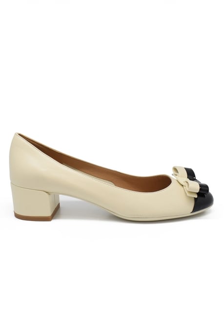 Salvatore Ferragamo Eva Leathe Pumps Beige - Image 1