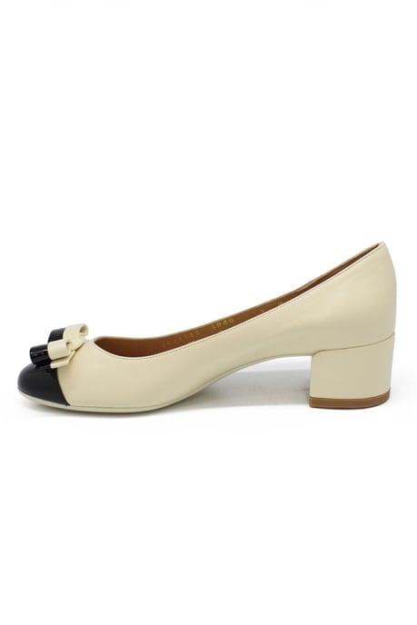 Salvatore Ferragamo Eva Leathe Pumps Beige - Image 3