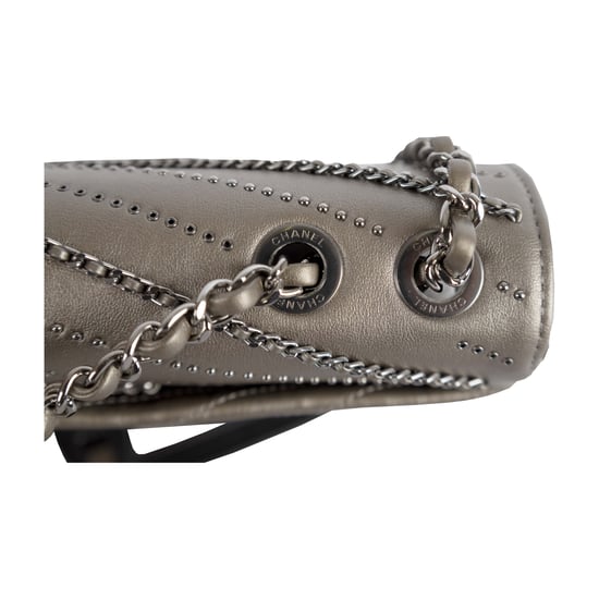 Chanel – Verzierte Chevron-Überschlagtasche mit Kettenpailletten – 10er - Image 6