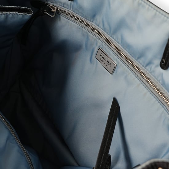 Prada – Schwarze und blaue Tragetasche aus Re-Nylon mit Nieten – 20er - Image 6