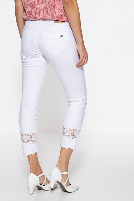 Amor, Truth & Trust Damen ATT JEANS Basic Slim Fit Jeans mit Spitzeneinsatz im Saum Zoe weiß - Image 3
