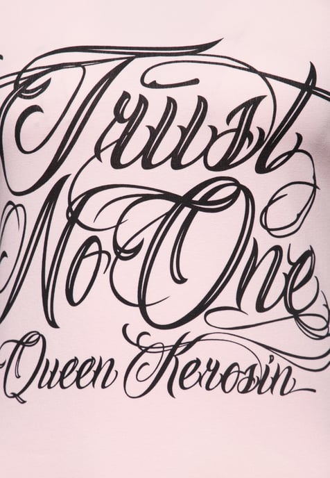 Queen Kerosin Damen Classic T-Shirt Trust no One pink - Image 3