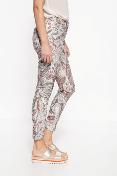 Amor, Truth & Trust Damen ATT JEANS High Waist Slim Fit Jeans mit auffälligem Paisley-Muster Ruby gemustert - Image 3