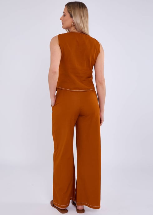 Rostfarbener Baumwollmantel mit Kontrastnähten und Taille - Image 4