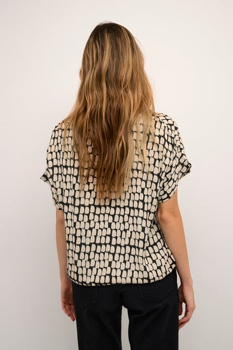 Kurzarm-Bluse Relaxed fit Black_Sand Graphic Dot black - Image 3