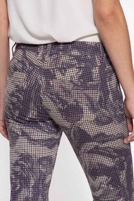 Amor, Truth & Trust Damen ATT JEANS Stretchhose mit Hahnentrittmuster und floralen Akzenten Lola lila - Image 5