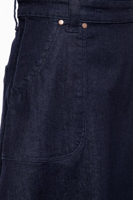 Queen Kerosin Damen Süßer Latzrock aus Denim in Workwear-Optik Denim - Image 3