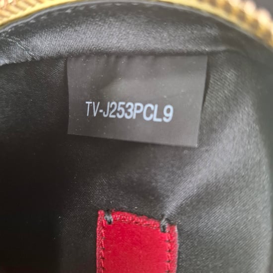 Valentino Garavani – Beuteltasche mit Reißverschluss aus gelbem Leder - Image 5