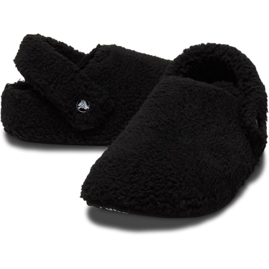 Crocs Classic Cozzzy Slipper Damen Hausschuhe aus Polyester in Schwarz - Image 3