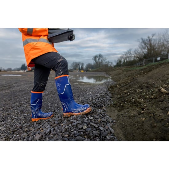 Muck Boots Grit S5 Damen Gummistiefel in Blau/Orange - Image 6