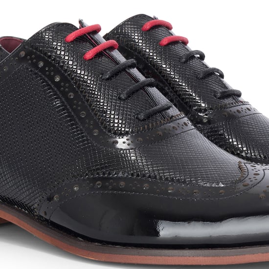 Justin Reess Herren-Brogue-Schuhe aus schwarzem Lackleder – Flynn - Image 5
