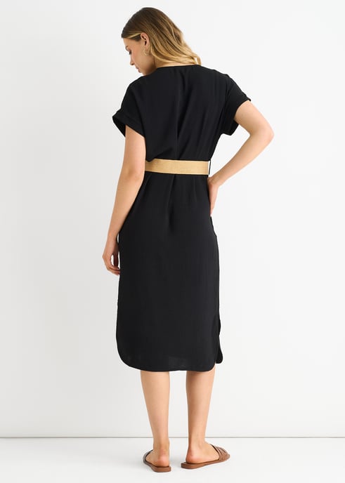 Schwarzes Air Flow Kleid mit Gürtel in Übergröße - Image 4