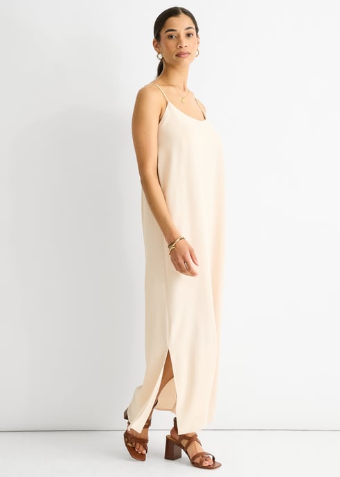 Beigefarbenes Riemchen-Kreuzrücken-Airflow-Kleid in Übergröße - Image 3