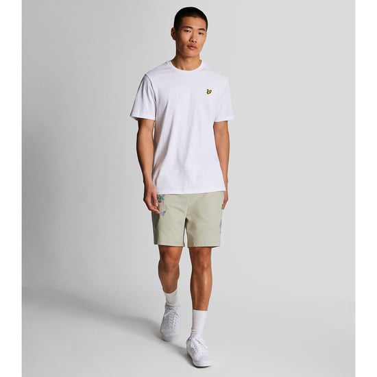 Herren Lyle And Scott Distel Club Bestickte Shorts in Creme - Image 2