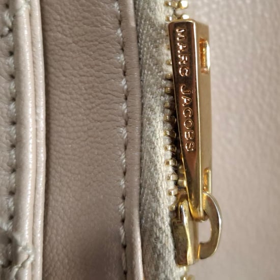 Marc Jacobs – Gesteppte Umhängetasche aus beigem Leder - Image 6