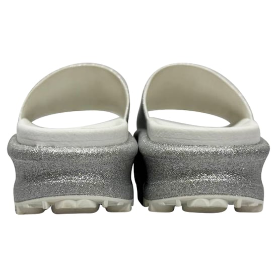Gucci GG-Logo Glitzernde Rutschsandalen aus silbernem Gummi - Image 3