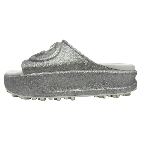 Gucci GG-Logo Glitzernde Rutschsandalen aus silbernem Gummi - Image 4