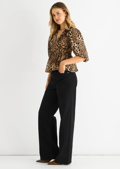 Braune Bluse mit Tiermotiv und Schößchen am V-Ausschnitt - Image 3